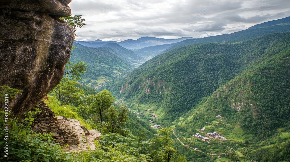 Naklejka premium Mountain valley vista from clifftop path