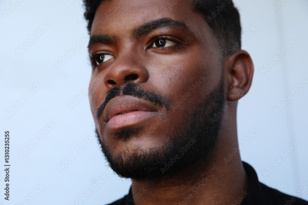 Obraz premium Close-up African American man over isolated white background looking away. Isolated.