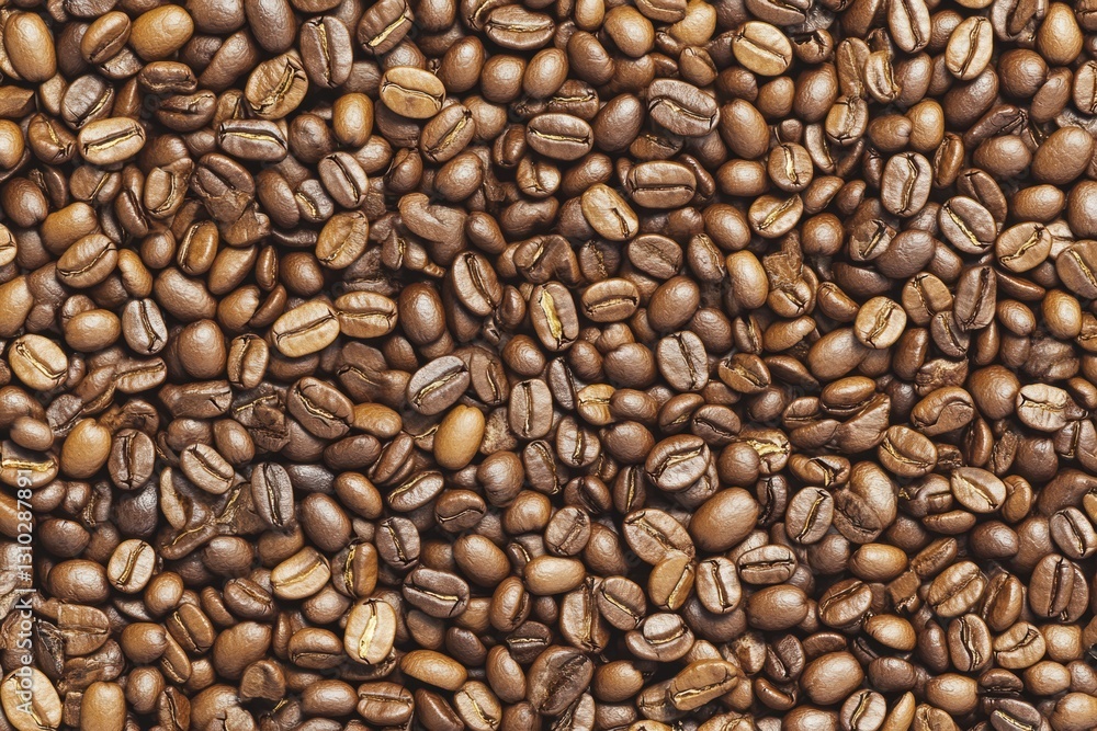 Fototapeta premium A detailed close-up of a mound of rich, dark coffee beans showcasing their texture and color.