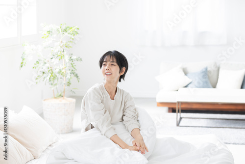 Photos 女性　起床