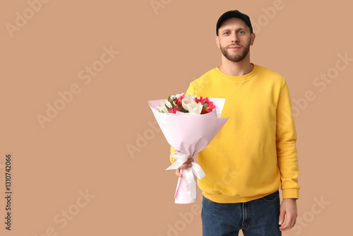 Young delivery man with bou...