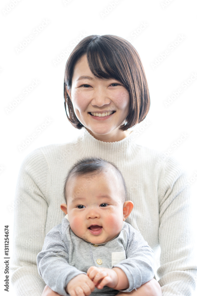 赤ちゃんを抱いた若い母親