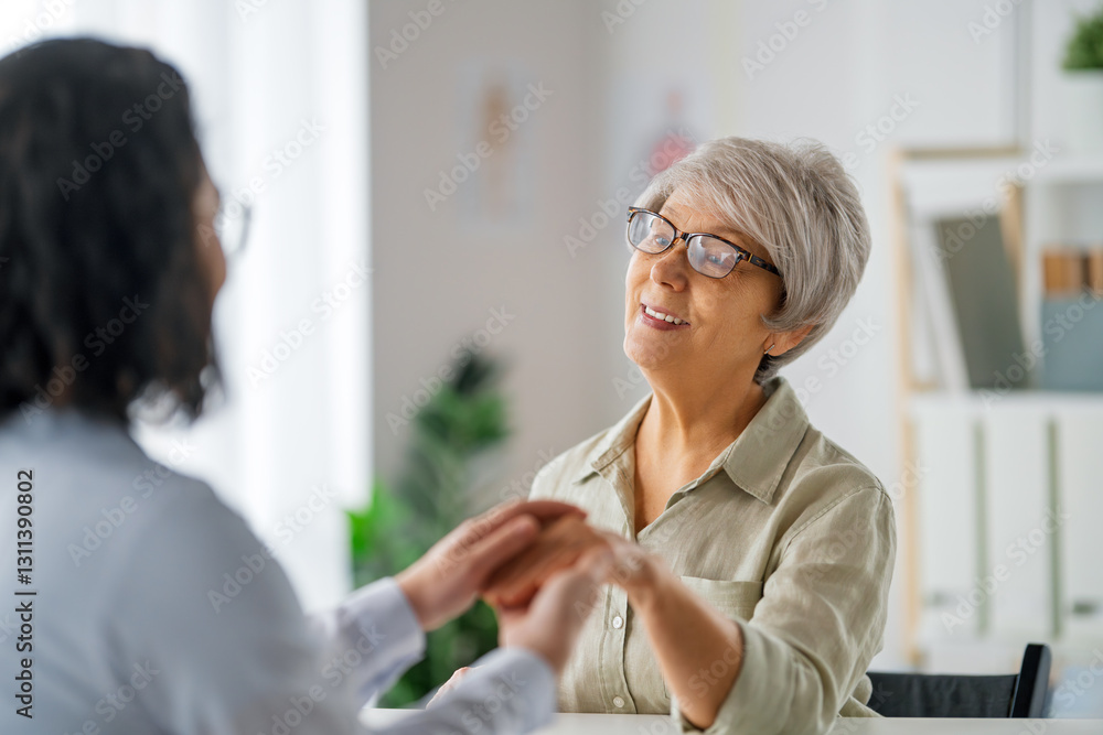 Obraz premium patient with a doctor in medical office