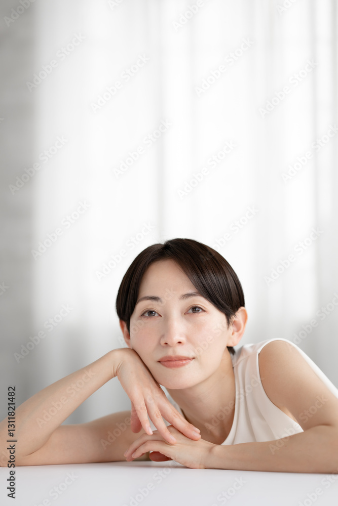 ミドル女性　ビューティー　スキンケア