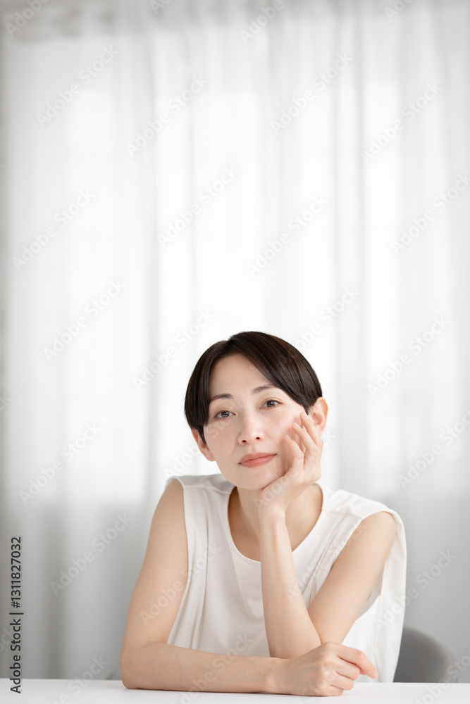 ミドル女性　ビューティー　スキンケア