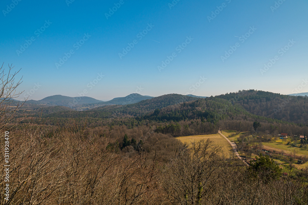 Obraz premium BURGRUINE LINDELBRUNN BEI VORDERWEIDENTHAL / Pfälzerwald 