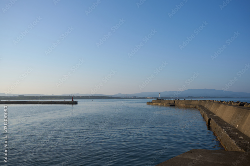 田舎町から見える海岸海景色 田舎町から見える海岸海景色