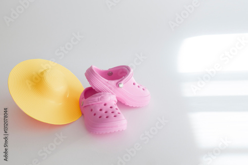 beach accessories, flip flops and hat, vacation and beach concept, copy and paste