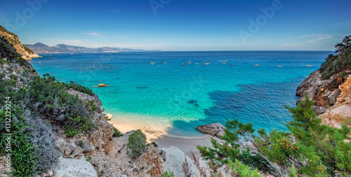 Fototapeta Naklejka Na Ścianę i Meble -  beautiful beach of cala Goloritze in Sardinia-Italy, with turquoise sea