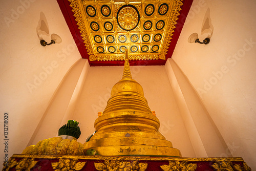 Obraz na płótnie Climb the prang to pay homage to the Buddha's relics at a large Phra Si Rattana Mahathat is a Buddhist temple (wat) event tourist attractions It is a major tourist attraction Phitsanulok,Thailand. w salonie