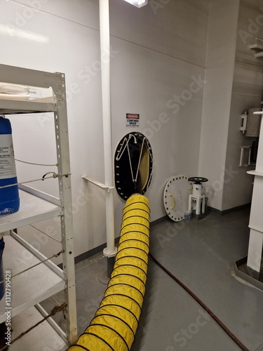 Konstfotografi Fuel Oil tank of drillship confined space