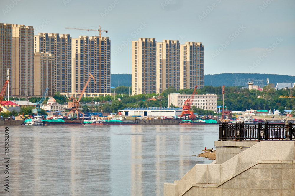 Φωτογραφία BLAGOVESHCHENSK, Russia, the embankment of the city of Blagoveshchensk in the morning