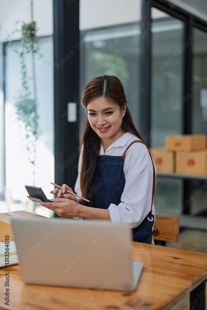 Φωτογραφία Young woman engaged in online business working analyze data customer in computer