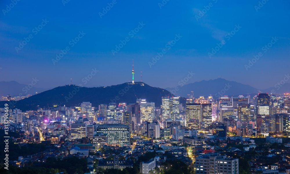 Obraz premium Seoul City with seoul tower at night South Korea