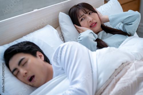 Fotografía いびきに悩まされる日本人女性