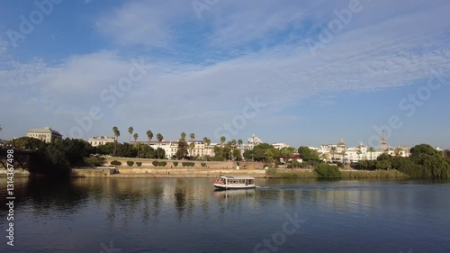 Wallpaper Mural panorámica de la ciudad de Sevilla desde Triana, España	 Torontodigital.ca