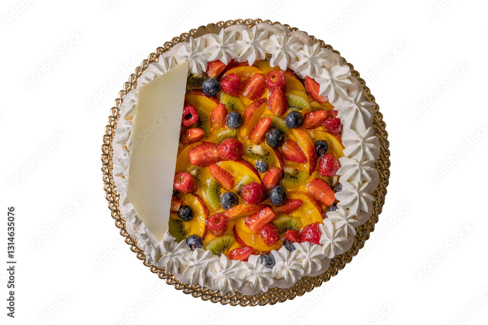 grande torta con crema, panna e frutta fresca, vista da sopra, scontornata su sfondo trasparente
