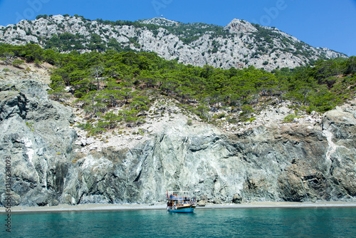 Obraz na płótnie Antalya Province American Beach With Tourist Boat w salonie