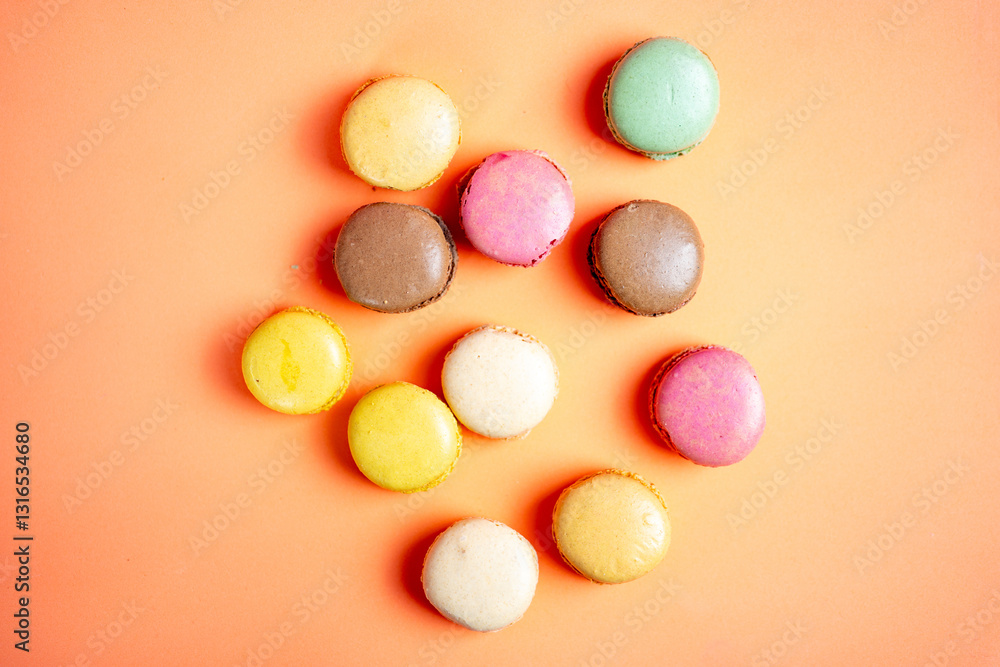 Obraz premium tasty colorful macarons on colorful background with copy space