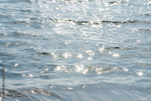 Quadro em tela Sparkling sunlight on ocean waves