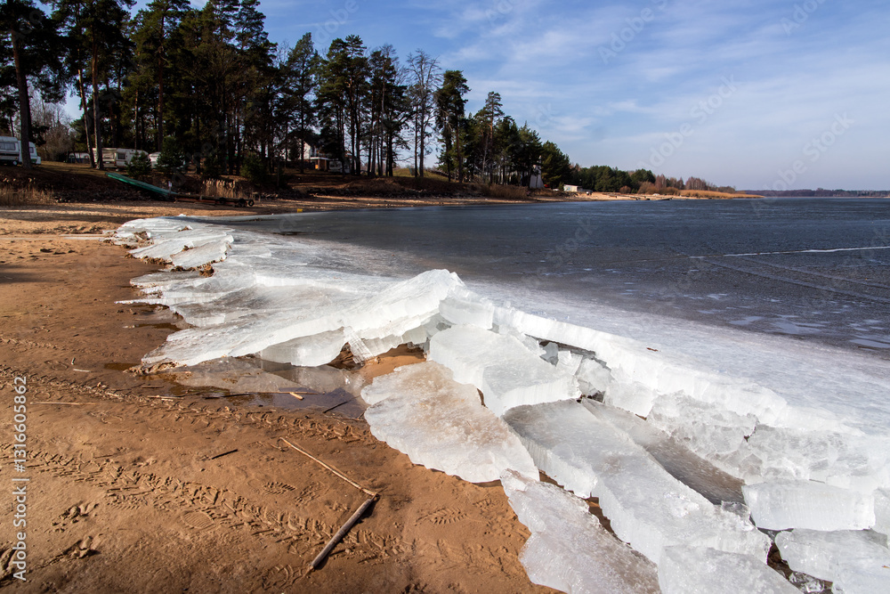 Przedwiośnie nad Zalewem Siemianówka, Podlasie, Polska