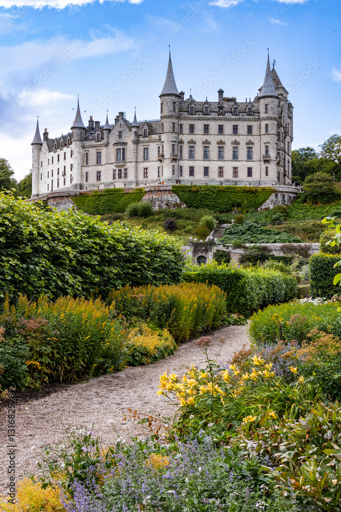 Dunrobin Castle, fairy-tale gem overlooking North Sea, offers breathtaking gardens, exquisite summer blooms. A masterpiece of elegance, lush landscapes meet historic charm, unfold on manicured lawns Dunrobin Castle, fairy-tale gem overlooking North Sea, offers breathtaking gardens, exquisite summer blooms. A masterpiece of elegance, lush landscapes meet historic charm, unfold on manicured lawns
