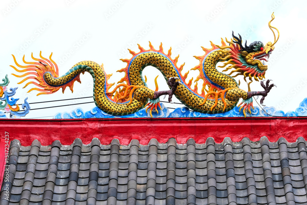 Fototapeta premium chinese dragon statue