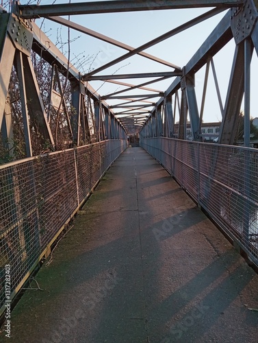 Obraz na płótnie bridge over the river w salonie