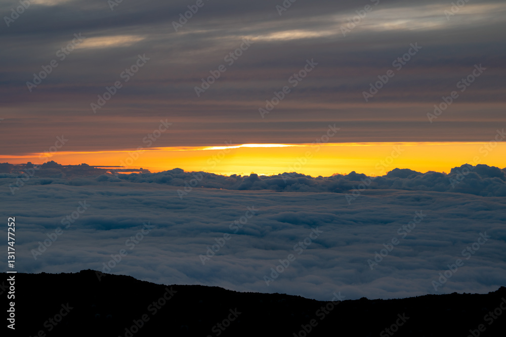 Obraz premium sunset over the mountains