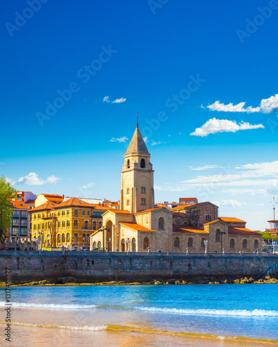 Obraz na płótnie Beautiful view of the city of Gijon in Asturias, Spain w salonie