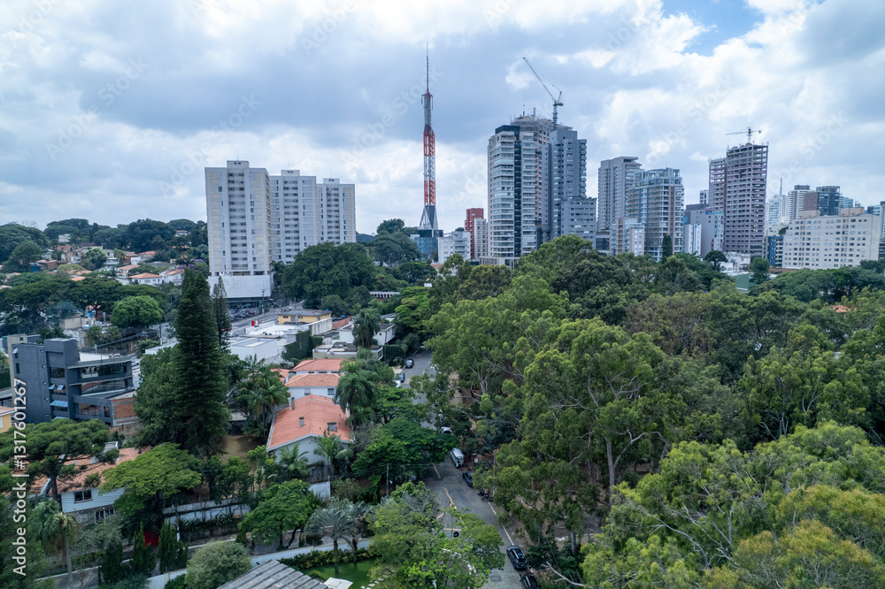 Obraz premium Aerial image of the city of São Paulo, SP. In the neighborhood of Sumaré and Vila Madalena.