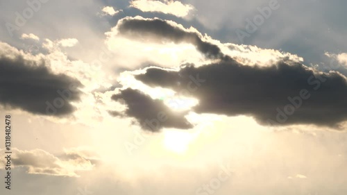 雲の切れ間と太陽_冬