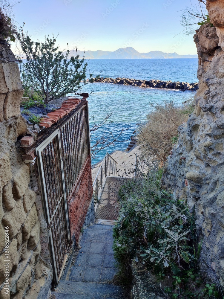 Napoli - Area Marina Protetta di Gaiola dal sentiero di accesso