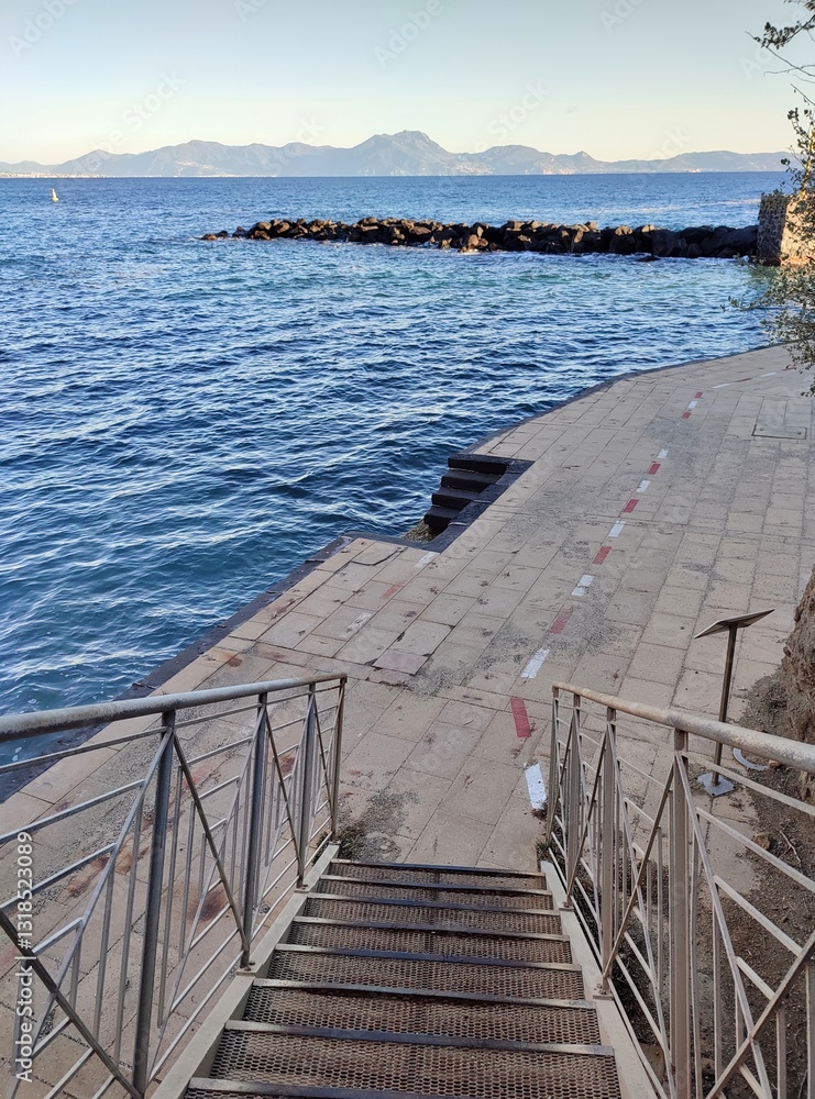 Napoli - Cala San Basilio dalla scala di accesso al tramonto
