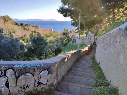 Obraz na płótnie Napoli - Scalinata di Discesa Gaiola verso la spiaggia w salonie