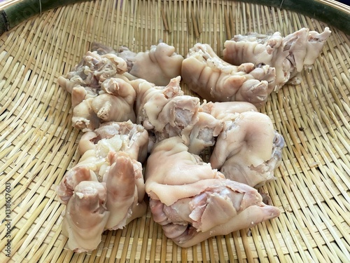 Obraz na płótnie stewed pig's feet for sale w salonie