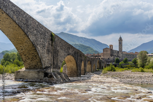 Obraz na płótnie Gobbo Bridge also Devil Bridge or Ponte del Diavolo or Ponte Gobbo in Bobbio, Pi