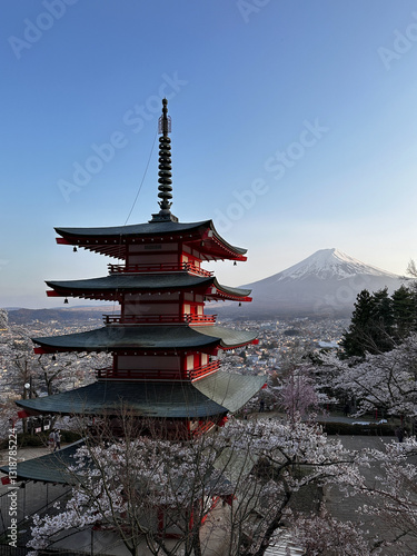 Obraz na płótnie Chureito Pagoda with Mount Fuji Backdrop w salonie