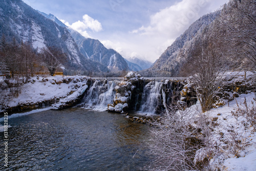 Obraz na płótnie Bipenggou National Park in Sichuan China, is a natural reserve blessed with typical alpine views, including virgin forest, plateau lakes, glaciers, snow mountains, tinkling streams and waterfalls w salonie