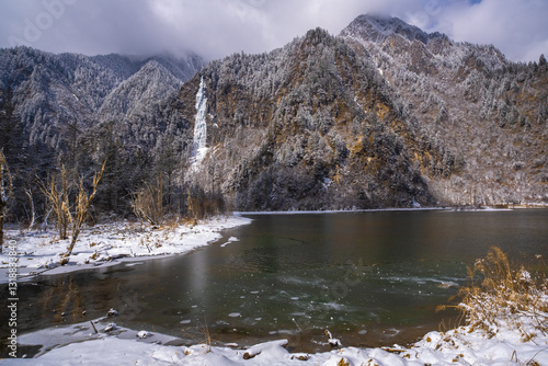 Obraz na płótnie Bipenggou National Park in Sichuan China, is a natural reserve blessed with typical alpine views, including virgin forest, plateau lakes, glaciers, snow mountains, tinkling streams and waterfalls w salonie