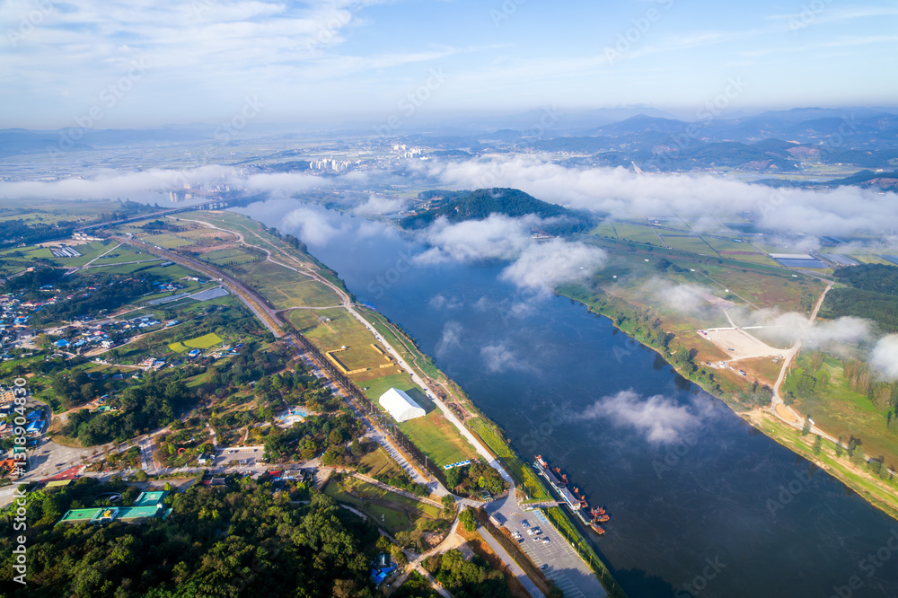 Fototapeta premium 충남 부여군 부여읍 백마강의 여름