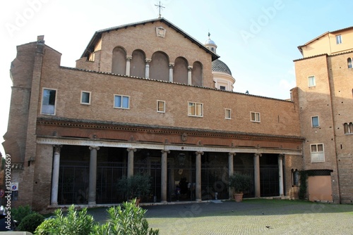 Chiesa dei Santi Giovanni e Paolo al Celio a Roma in Italia.
