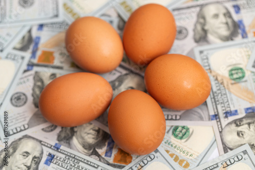 eggs on US 100 dollar banknotes