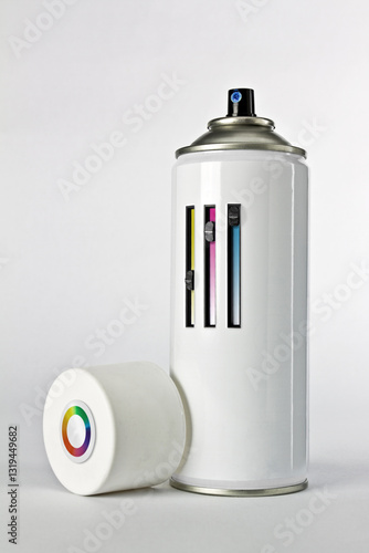 Bomboletta spray bianca su fondo bianco con cursori CMY per generare tutti i colori e relativo coperchio. Simpatica invenzione ideale per graffitari