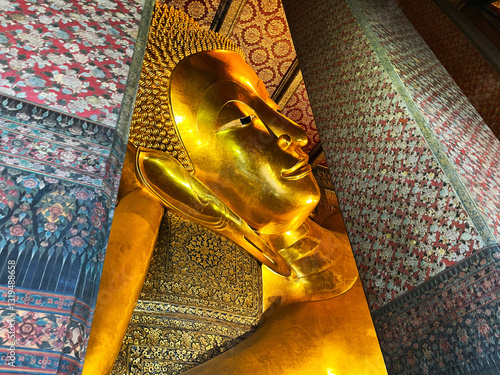 Photography golden buddha statue, the Reclining Buddha at Wat Pho, Bangkok, Thailand