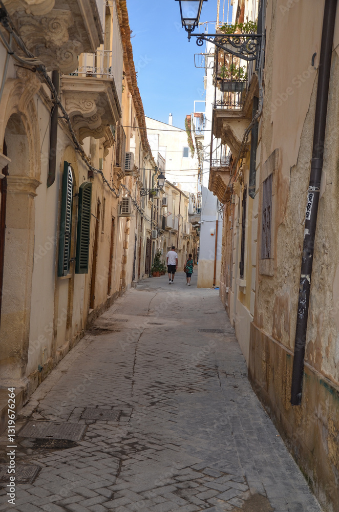 Fototapeta premium a narrow and charming street in Syracuse, Sicily