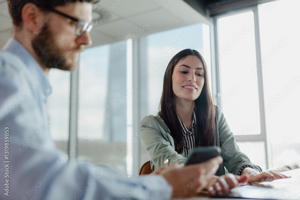 Fototapeta premium Coworkers Collaborating at a Modern Office Setting During a Productive Meeting