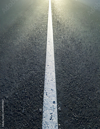 Obraz na płótnie asphalt road surface with a white line w salonie