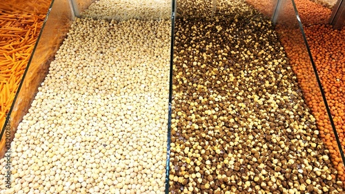 Chickpeas are plants belonging to the Fabaceae family that produce small, yellowish pods.