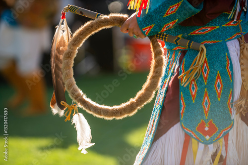 фотографія Colorful Native American traditional regalia at a pow wow